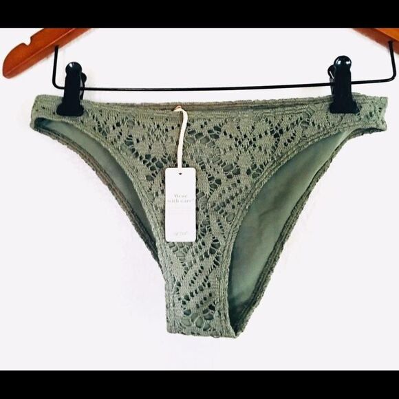 ✨HP✨Aerie Crochet Cheeky Bikini Bottom✨ - Picture 1 of 5